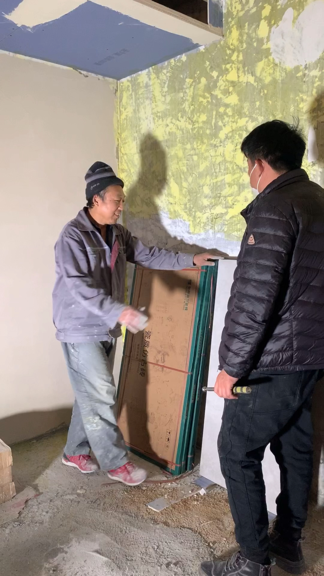 卫生间贴砖#好的装修工人师傅重金难求