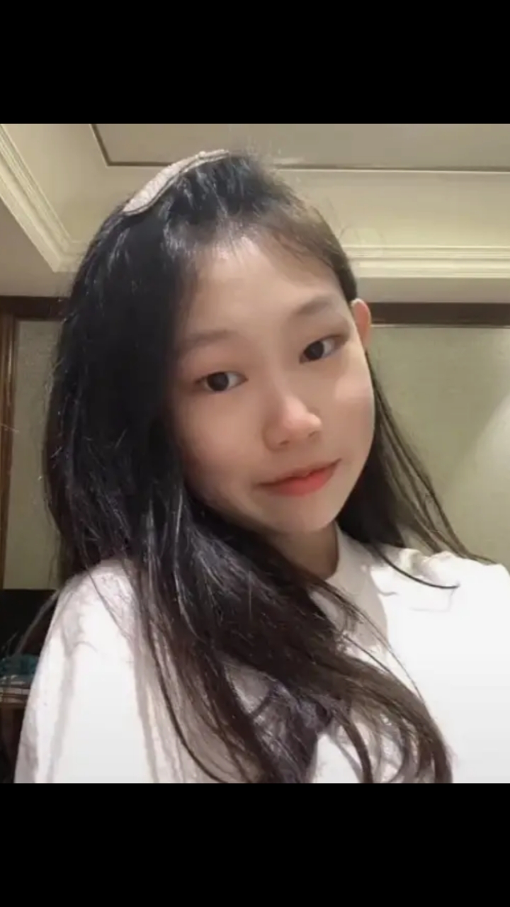 小沈阳14岁女儿近照曝光,戴耳环怼脸撞脸金智妮,被评论像公主