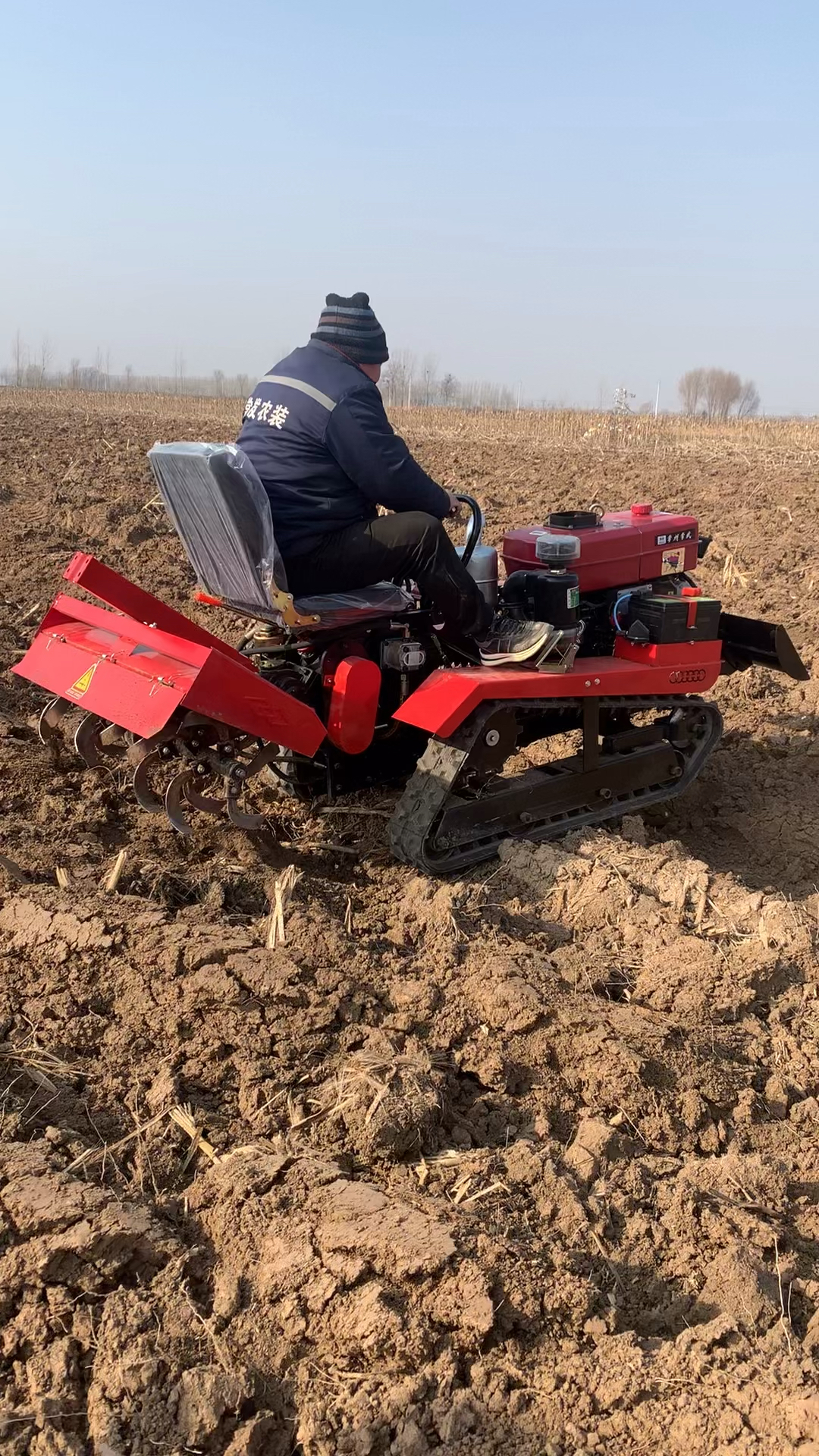 多功能履带微耕机,乘坐式履带微耕机,果园大棚山地丘陵狭窄地形专用