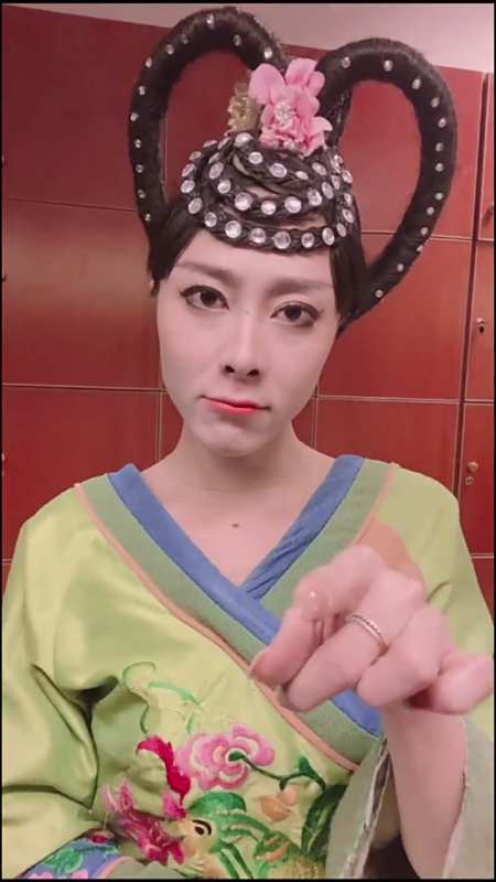唐振#陈立农说你好像我奶奶,你们看到亮点了吗#变装#赤孤书生
