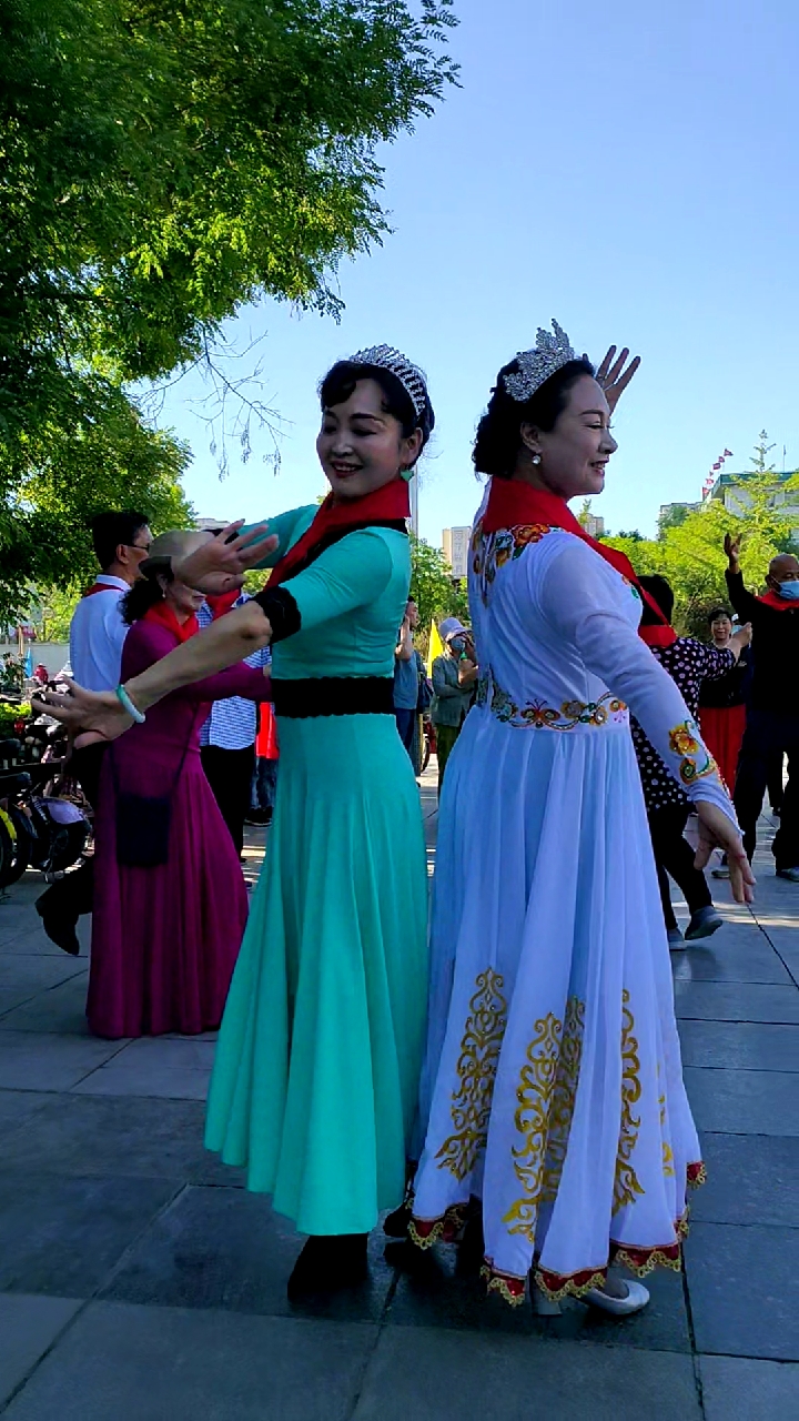 迎秋律动#优雅柔美的美女《新疆》舞蹈