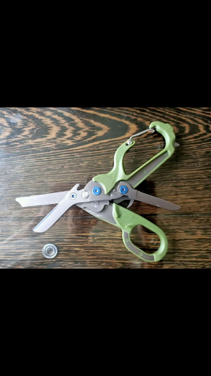 可携式折叠工具剪刀多用途急救医疗剪刀户外多功能医疗剪刀