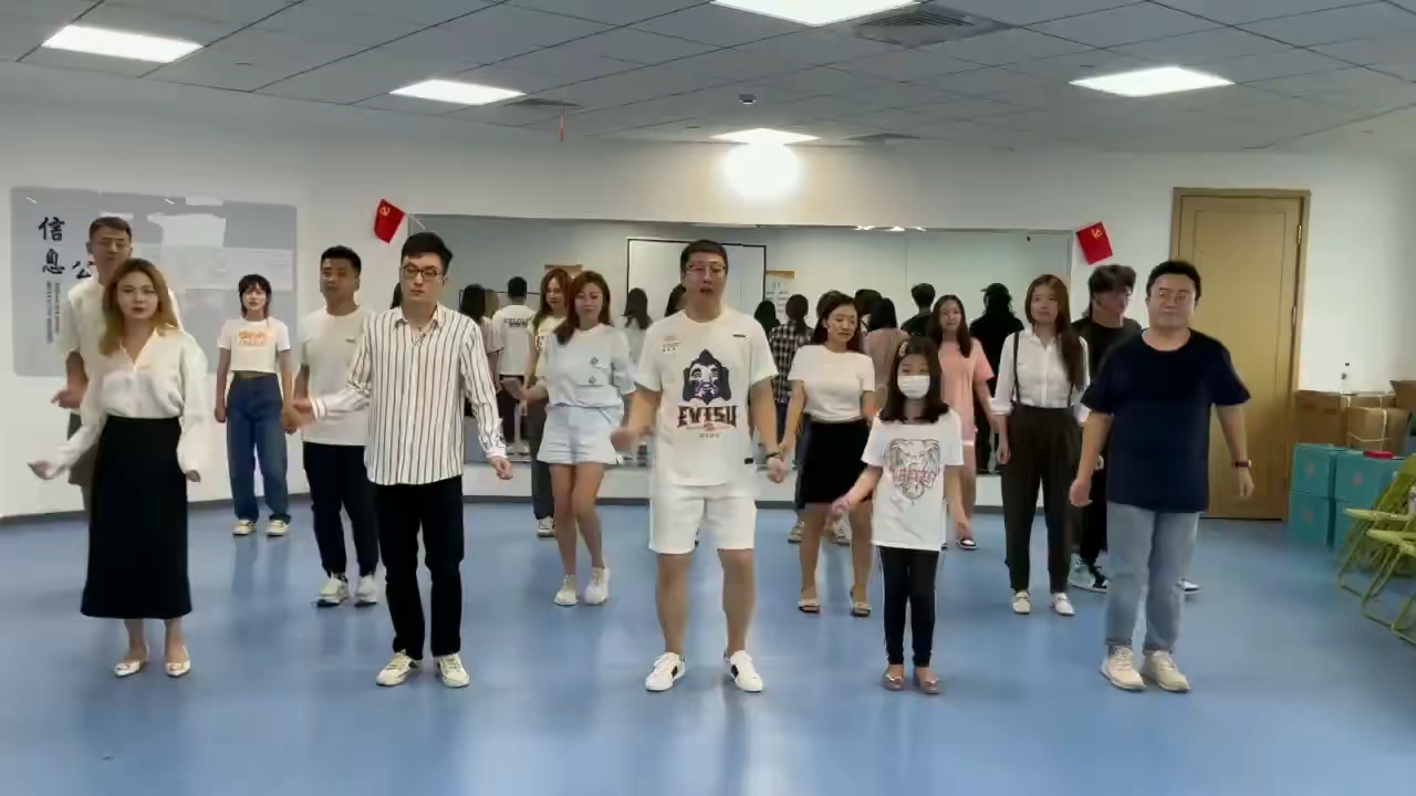 广场舞神仙小分队舞蹈教学活动粉丝们可以随意参加