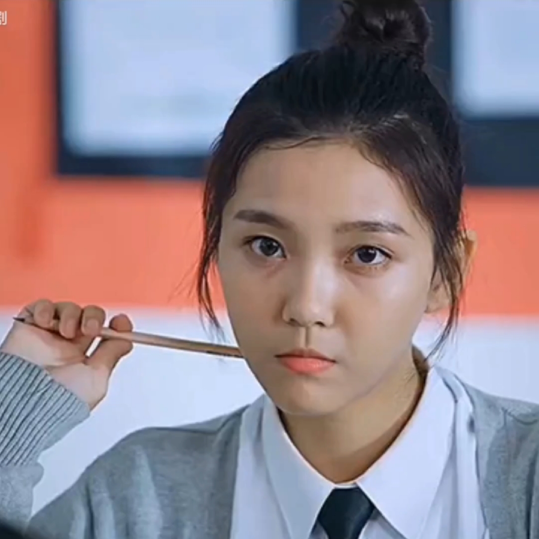 女孩经常遭到同学欺负,最后忍无可忍霸气反击《同学两亿岁》