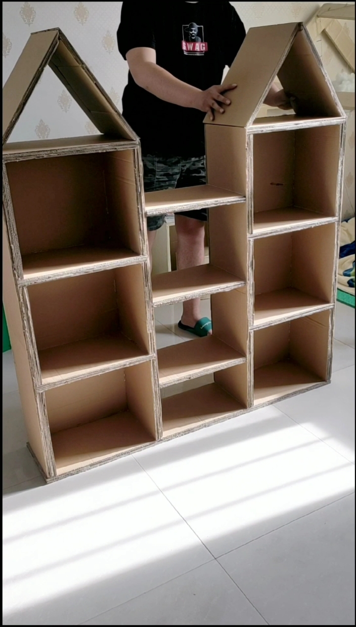 家里没有快递纸箱的,赶紧出去捡吧,用50个快递纸箱给孩子做个玩具收纳