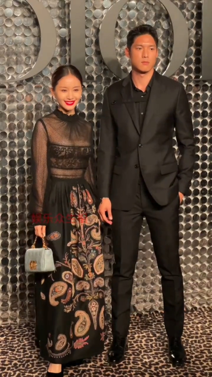 王子文吴永恩#首次公开牵手恩爱亮相-全民小视频