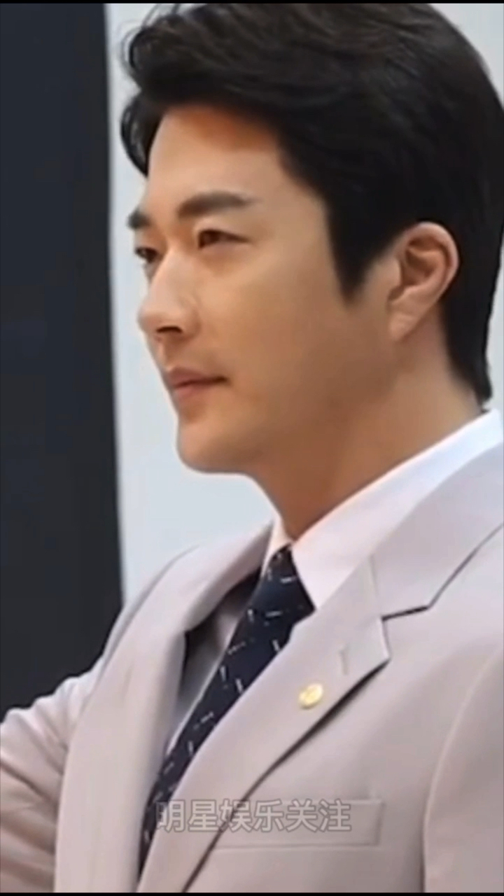 明星##权相佑每一次出现都会想到是#天囯阶梯的诚俊哥,这么帅气又