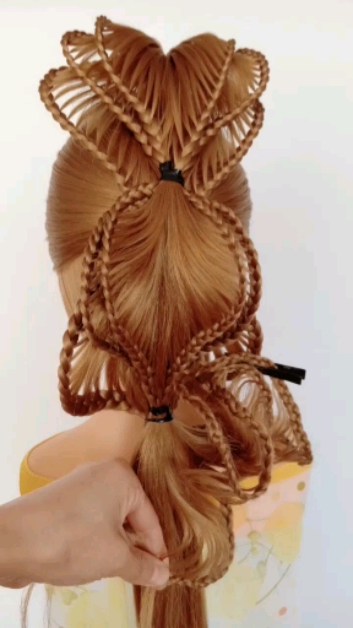 舞台发型这样扎