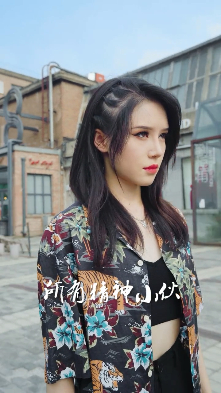 姜十七qaq#用夏天,冲浪,十七,西瓜造个句吧,看你们的了!