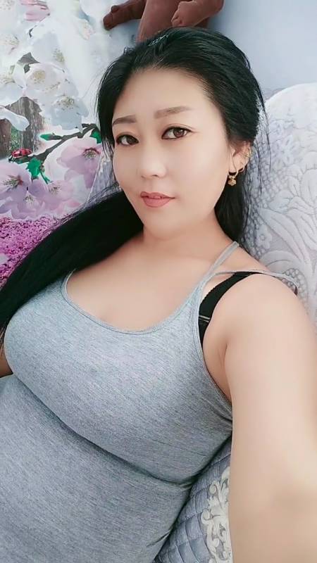 街拍#40岁中年老女人,不会做饭不会家务要10万彩礼有男人要我吗-全民