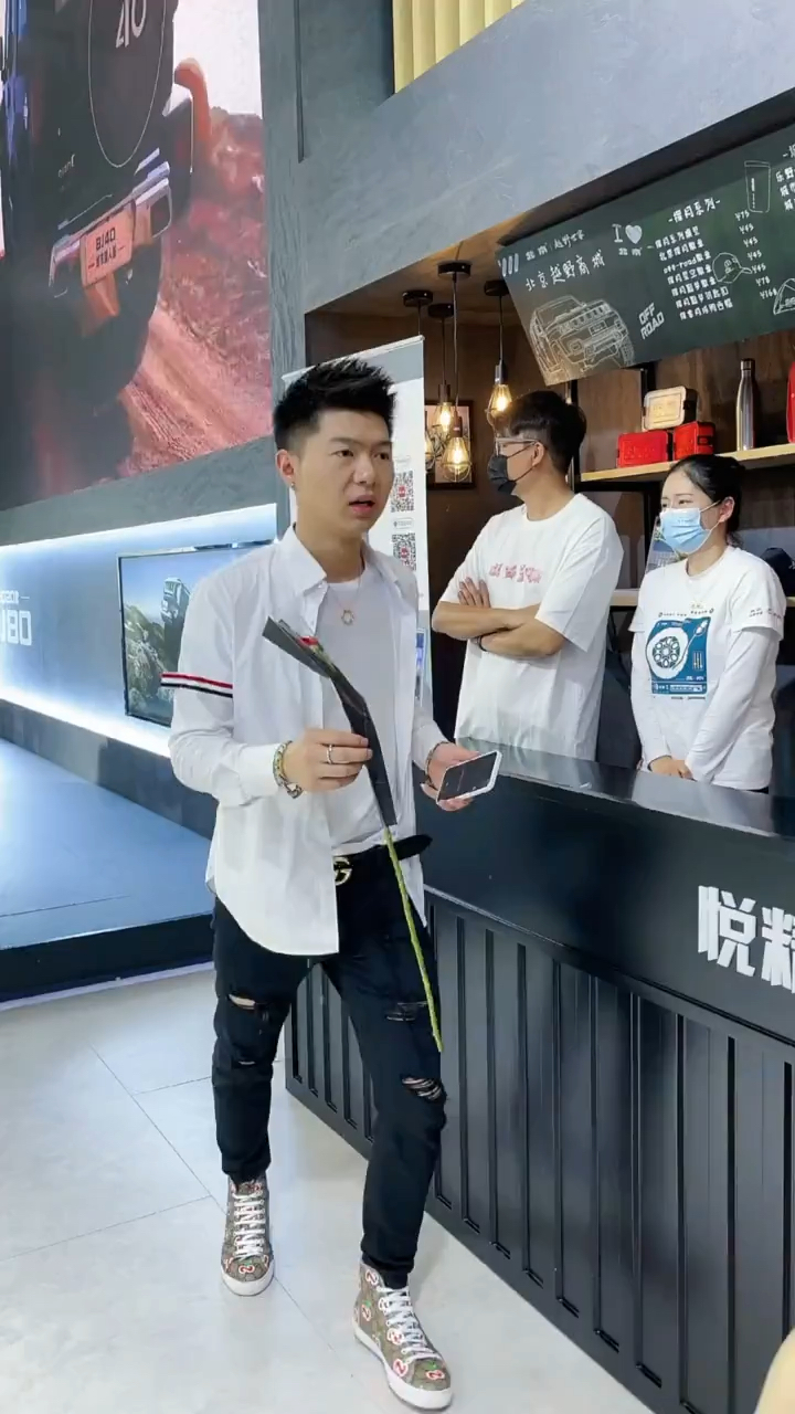 这就是钢铁直男嘛?的确是长的美豪哥车模之家斌少