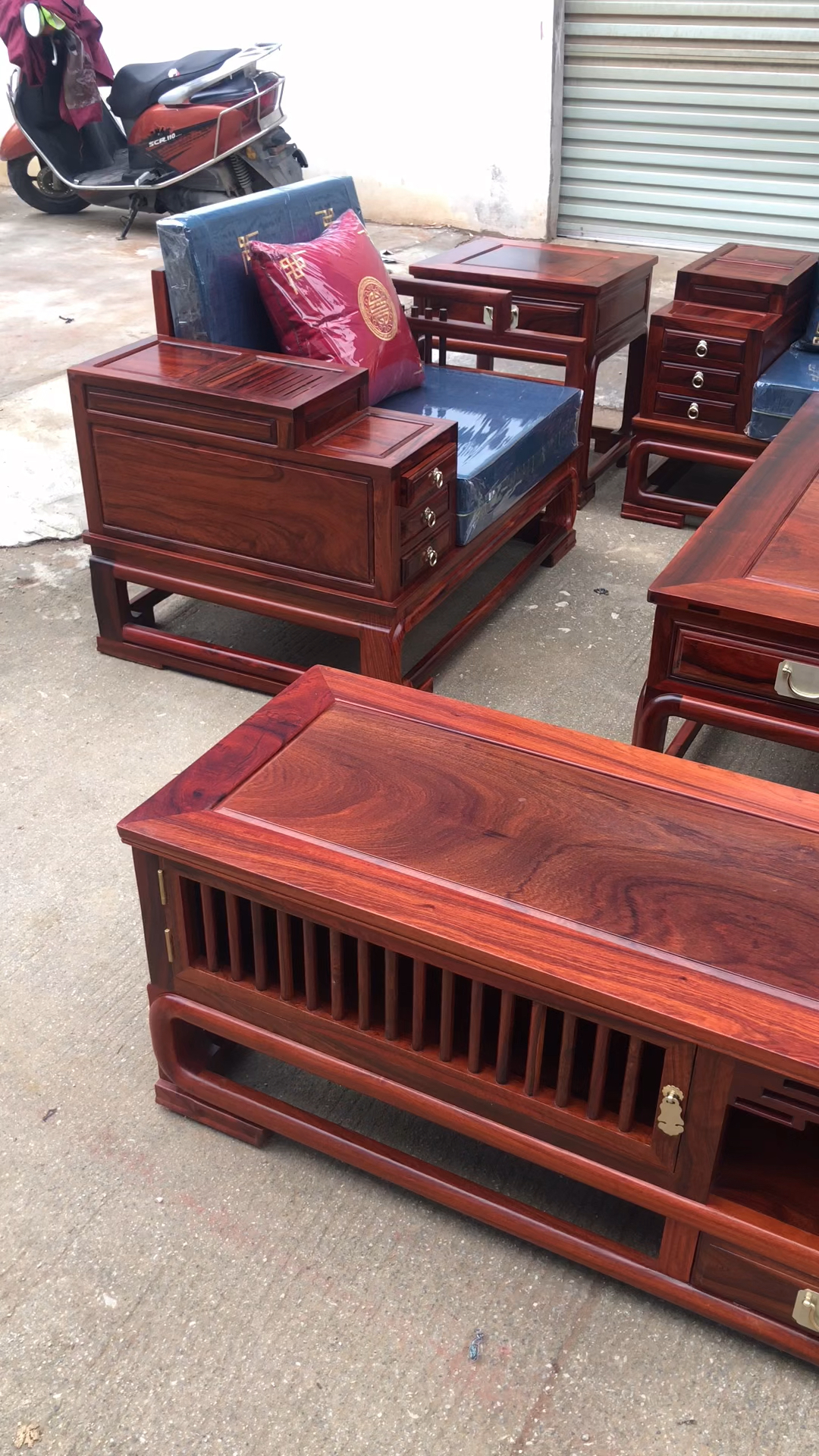 大果紫檀黑红老料新中式沙发,配上坐垫高大上-度小视