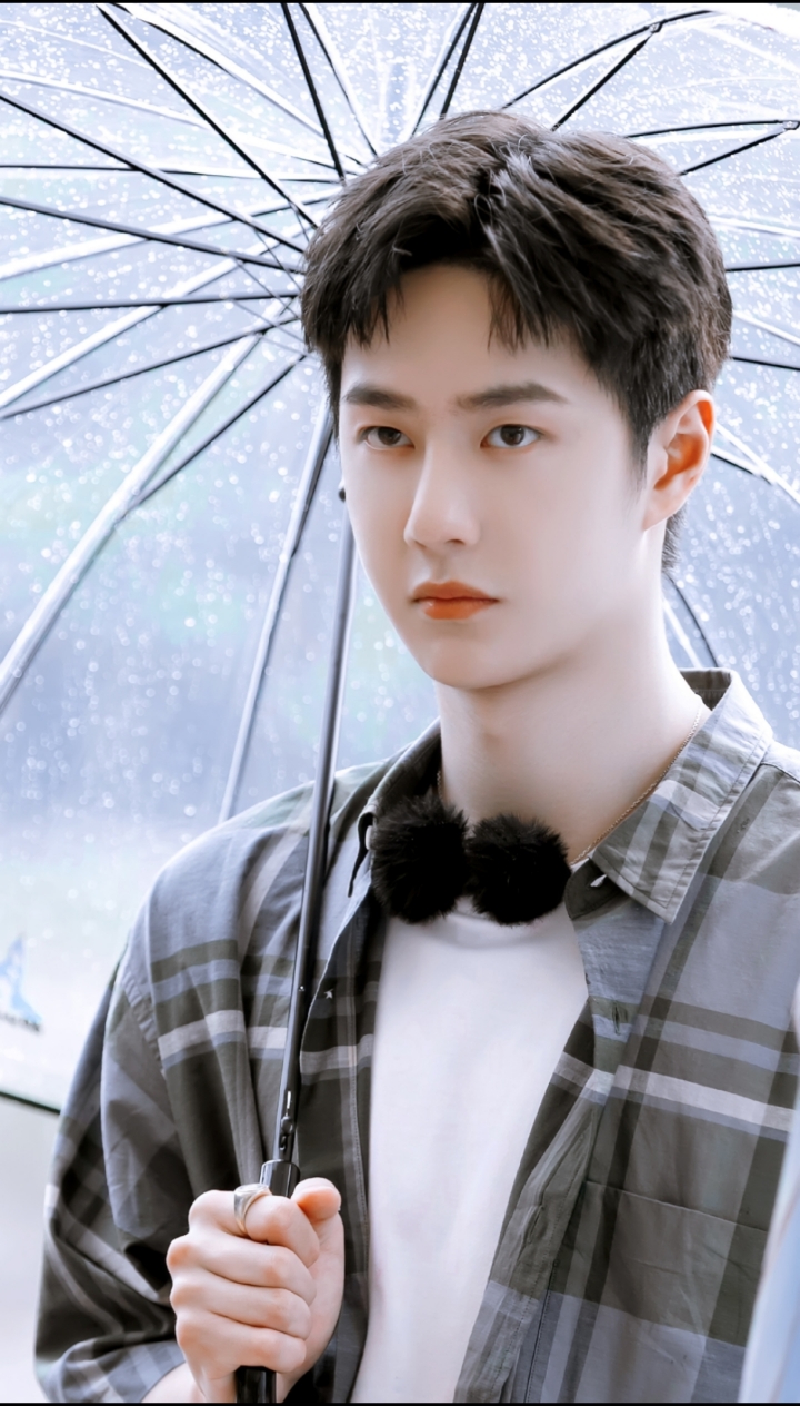 王一博#你在欢呼中沉默微笑,于苦难中咬牙坚持,追梦的灵魂