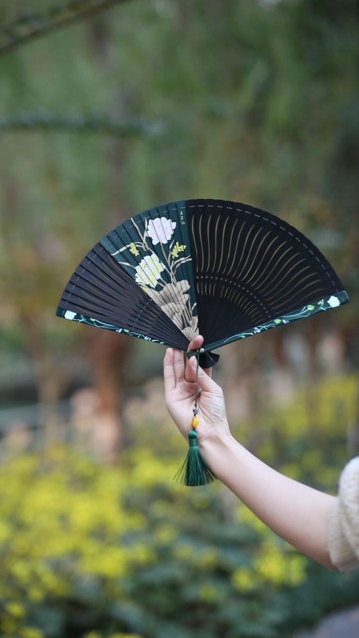 折扇#很多粉丝私信说,很喜欢听开扇的声音,那就花两秒钟来听一下吧!