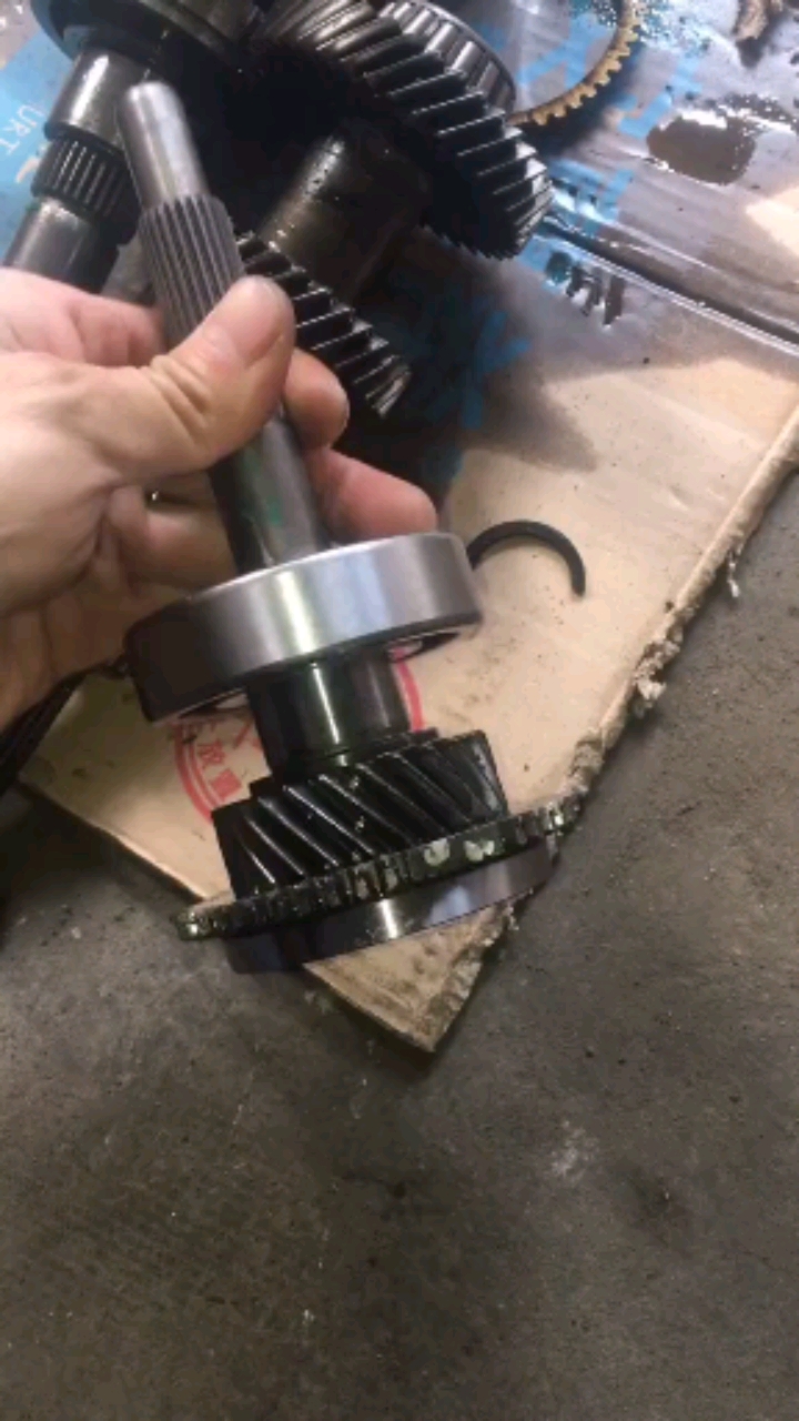 过盈配合件可以采用锤击法,压入法,加热装配-全民小视频