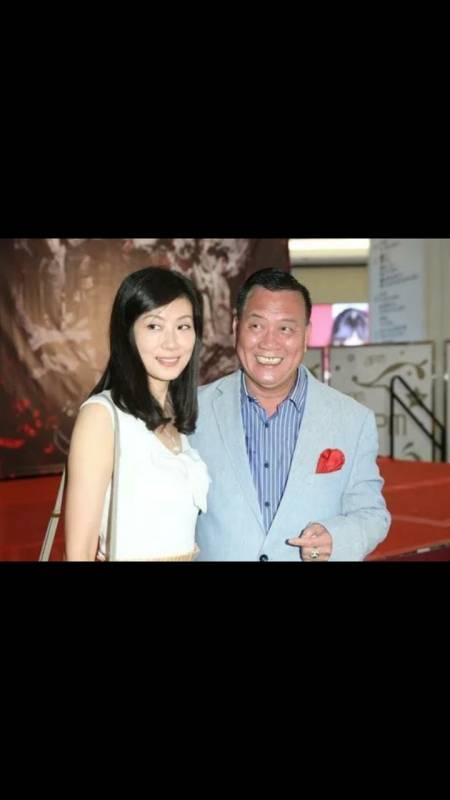 万梓良16岁的妻子最近曝光!两人同框宛如父女,冻龄不输女明星.