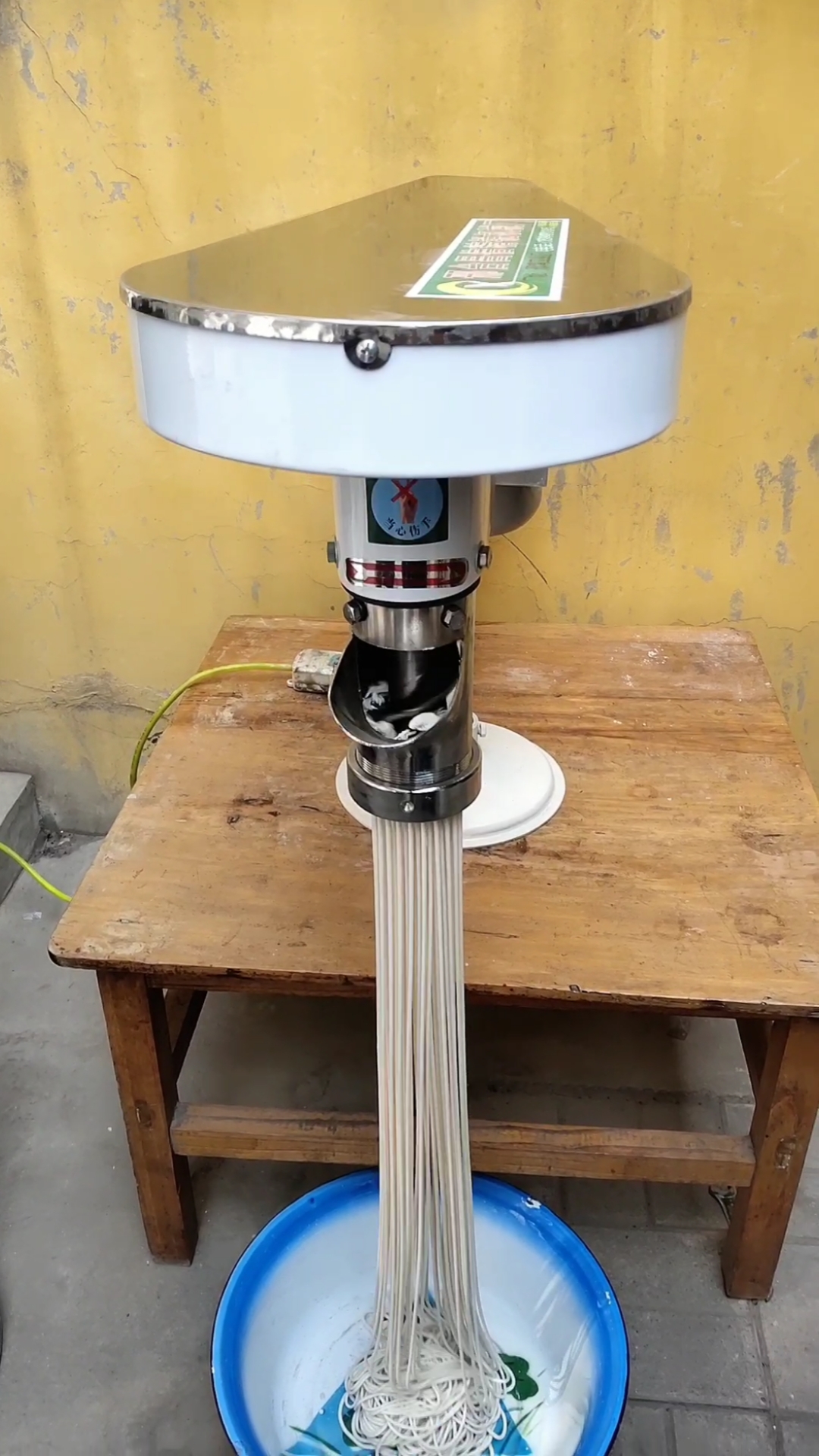 饸饹床子做面是专业的,和面高汤辣条油全套配方