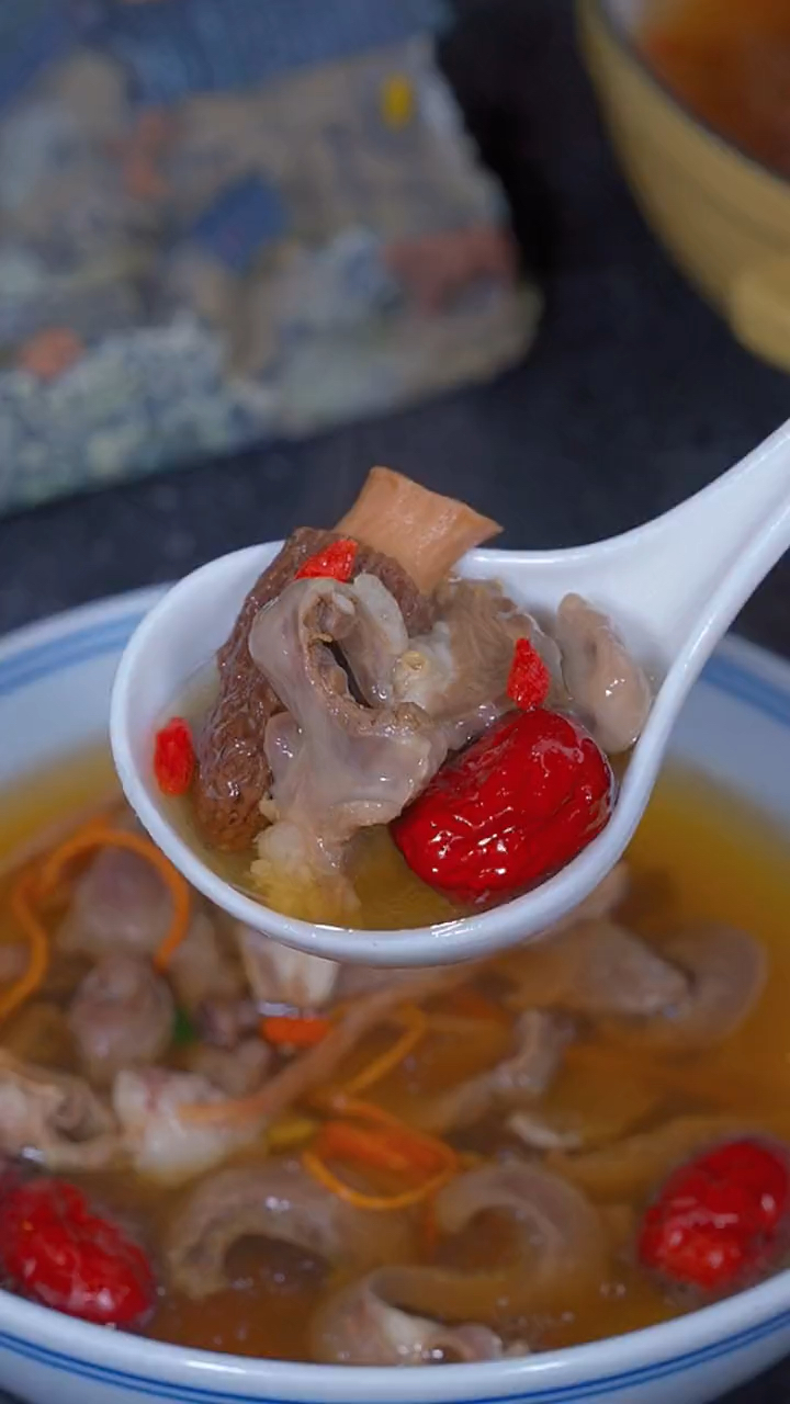 菌菇猪心汤,汤鲜味美,赶紧给老婆炖起来吧
