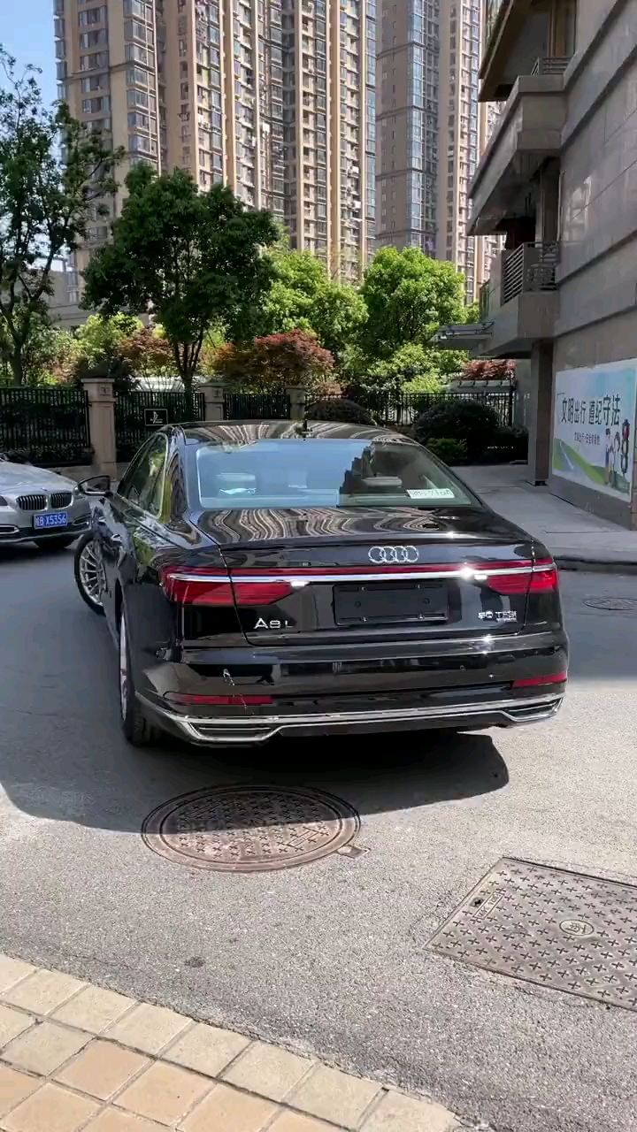 奥迪a8和a6的区别在哪,看到奥迪a8这条尾灯,就明白了!