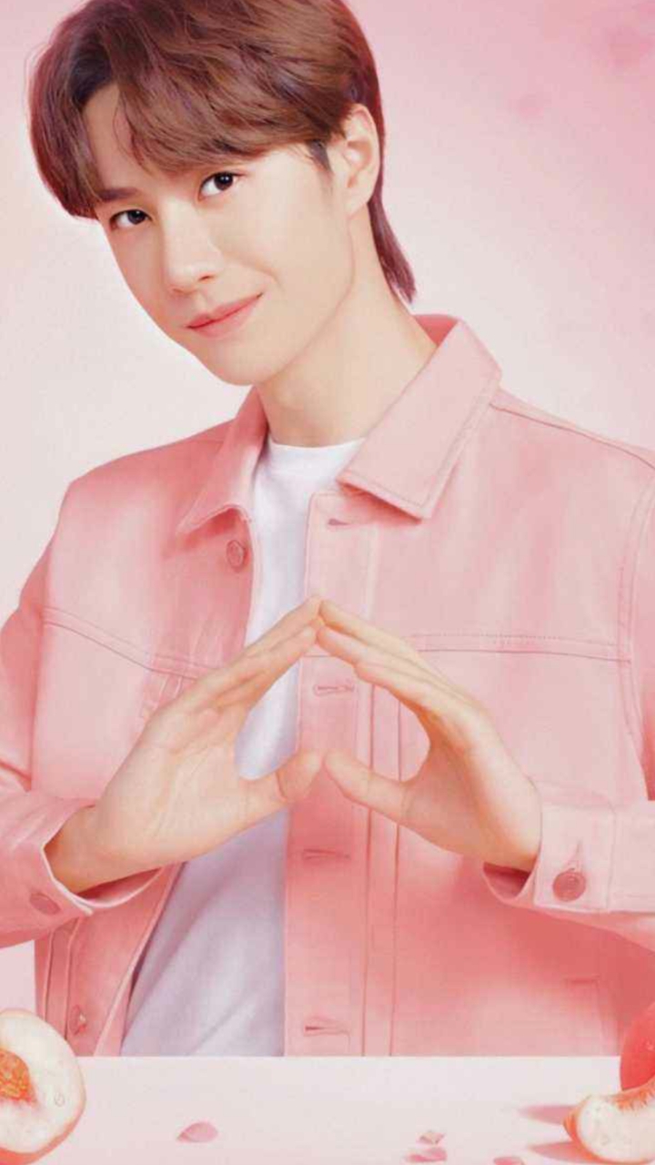 王一博#王一博给你比心了