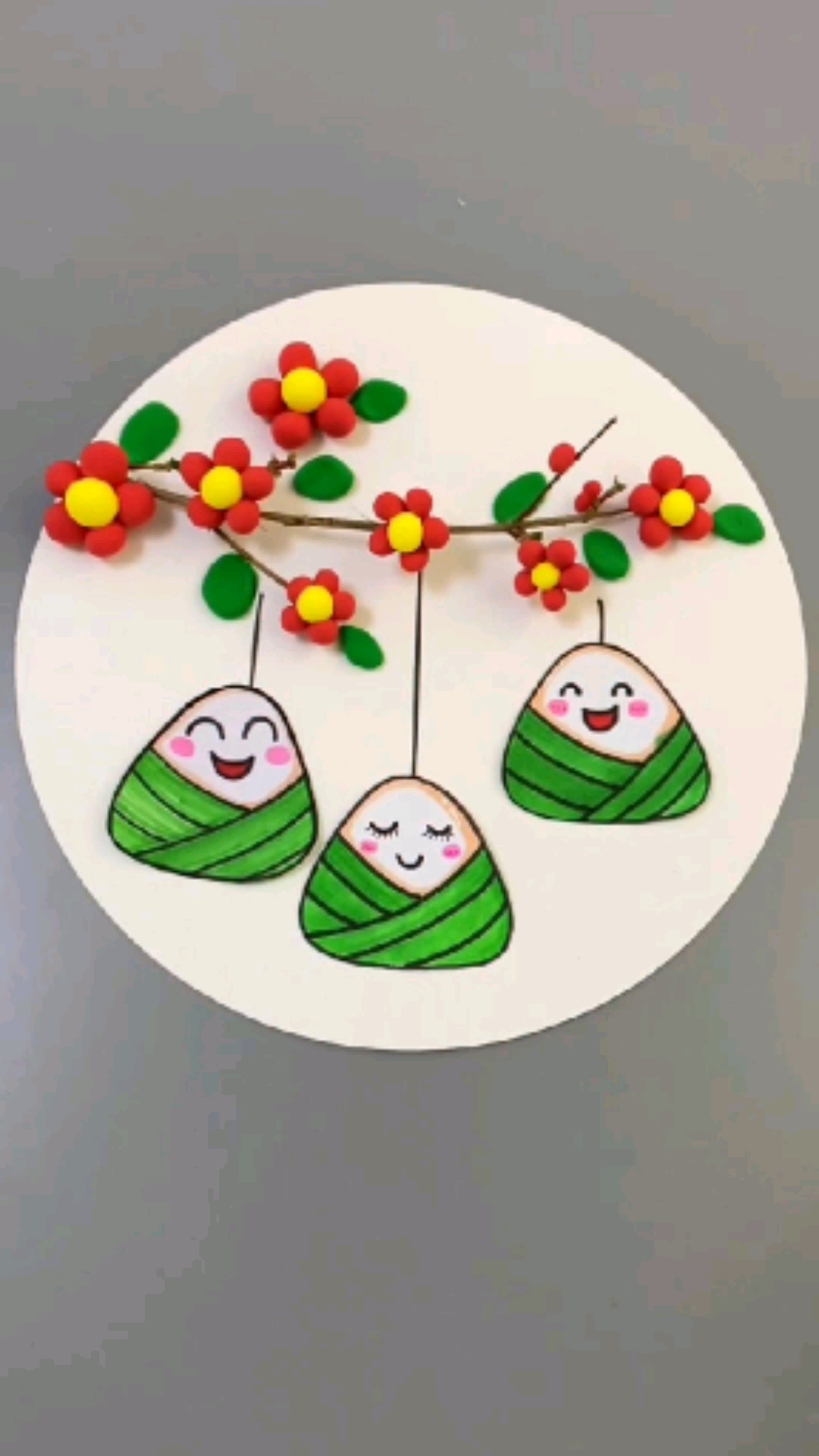 手工制作端午节和孩子一起做一个粽子主题贴画