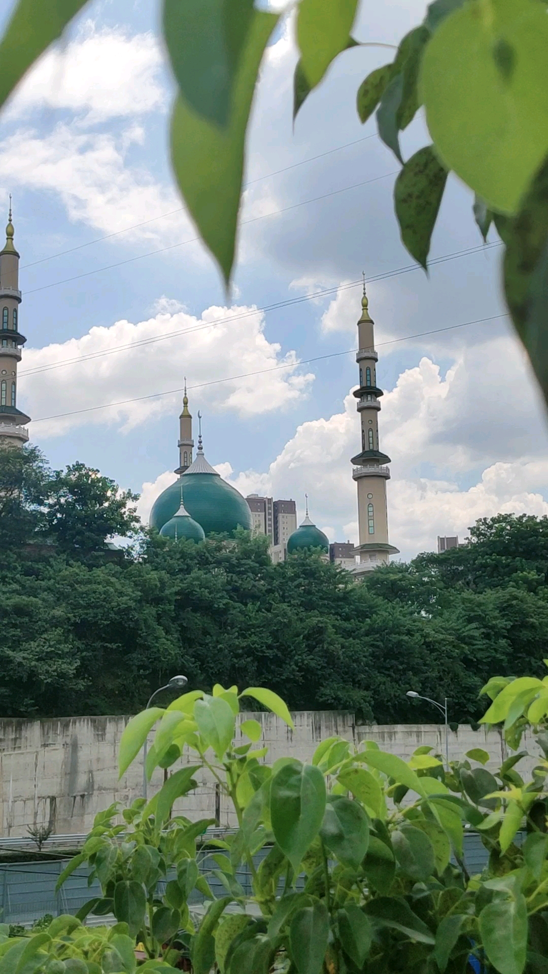 蓝天白云下,神秘的重庆清真寺,重庆九龙坡二郎