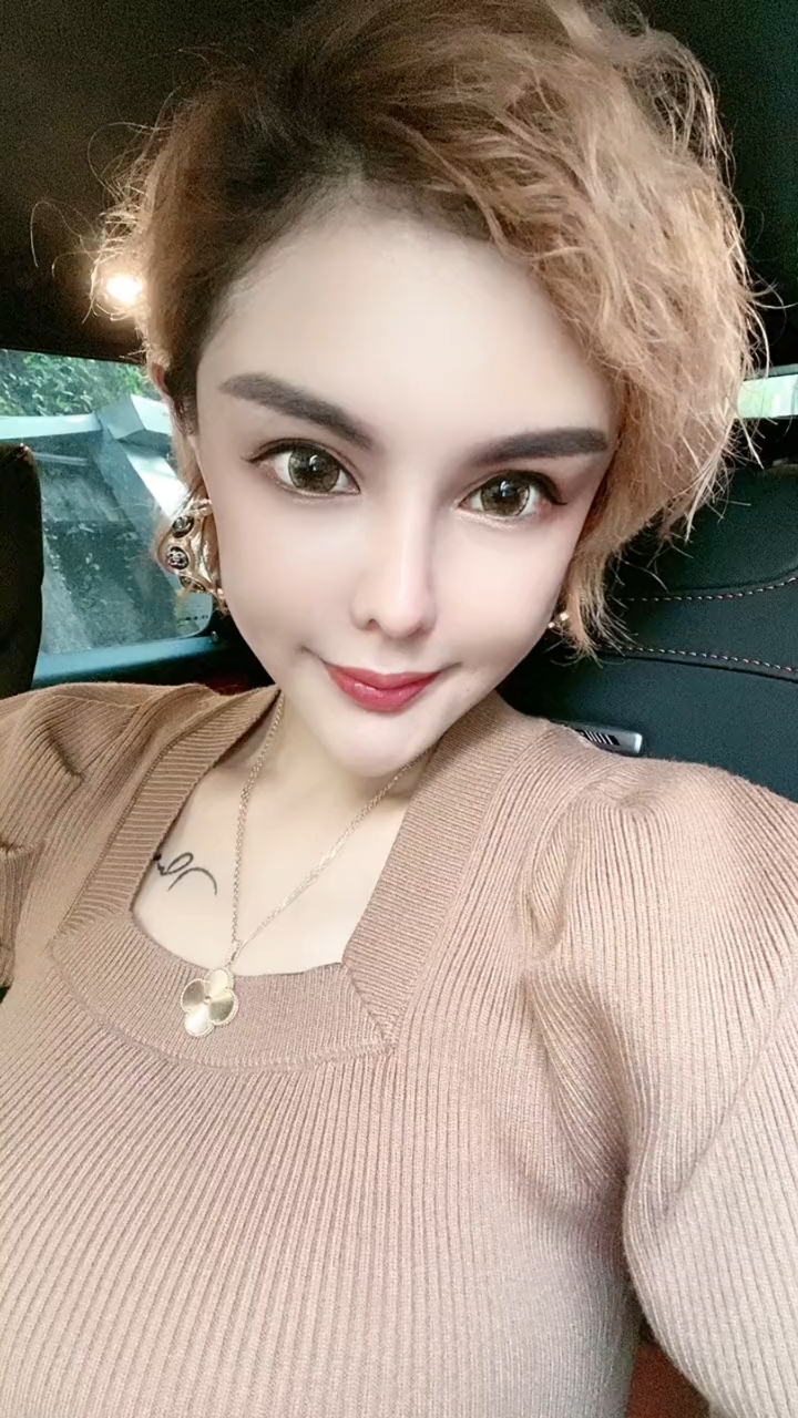 小影花了好几百万整容