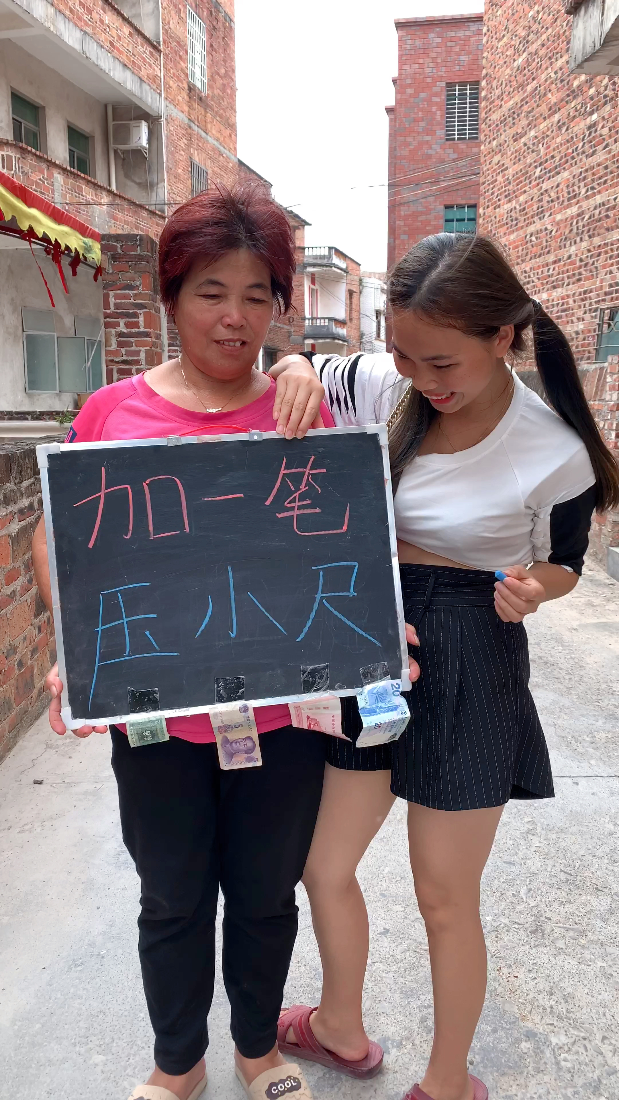 快要憋疯的你玉小尺字加一笔是什么字呢