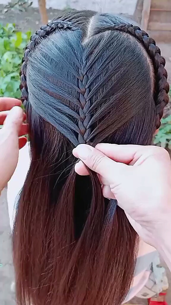 扎发精英#来一款这样的心形编发,你可满意?