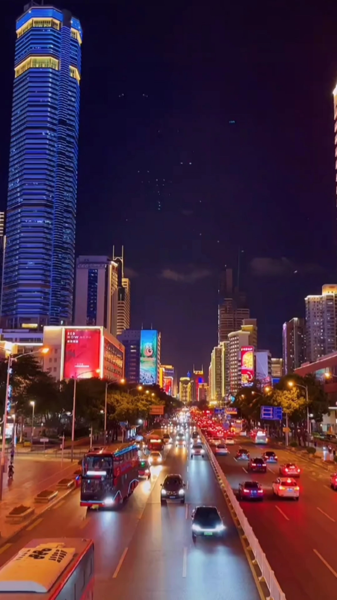 华强北赛格广场依旧灯火辉煌