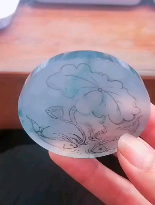 高冰种飘花手镯心,缅甸翡翠,荷花游鱼设计草稿图,看着就很美,喜欢的来