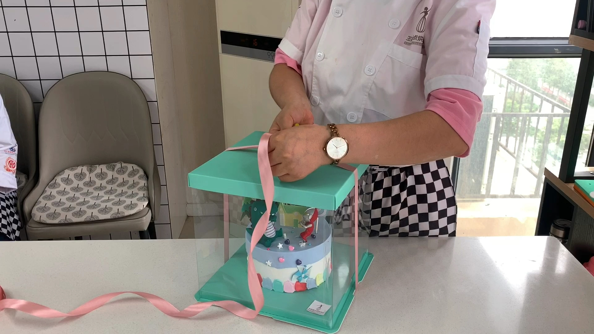 郑州西点蛋糕教学#蛋糕盒怎么折,蛋糕包装盒教程-度小视