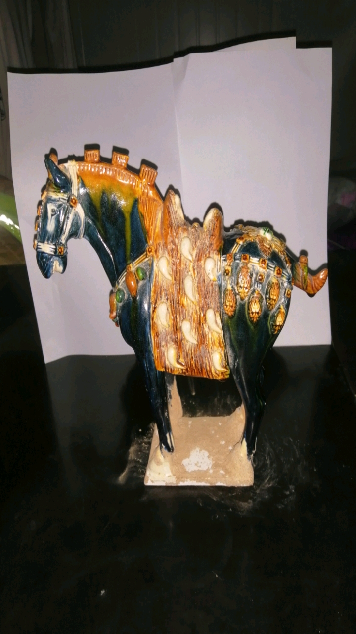 唐三彩蓝釉三花马