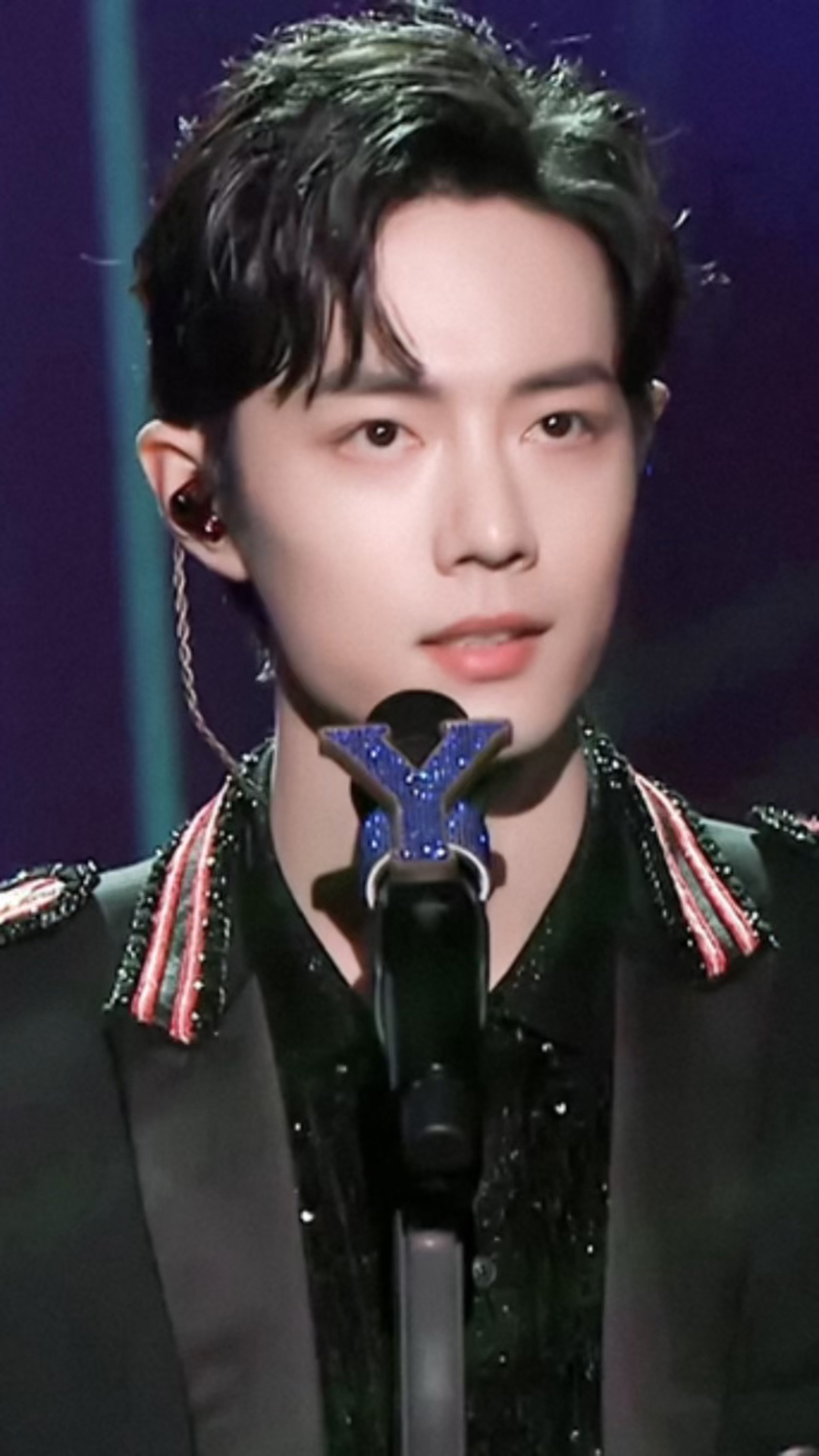 肖战肖战摇滚风格完美生活