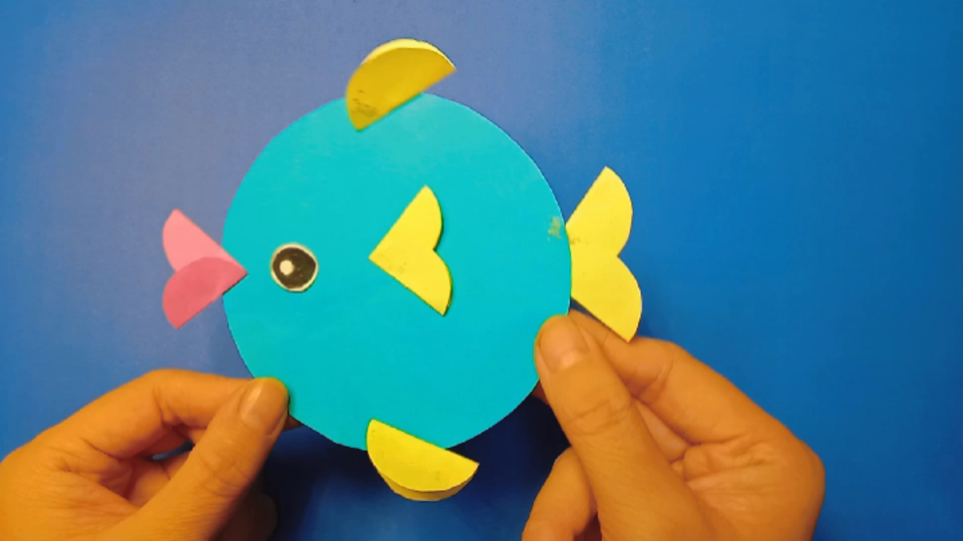 手工制作#一起用圆形做个折纸小鱼吧!数数一共几个圆