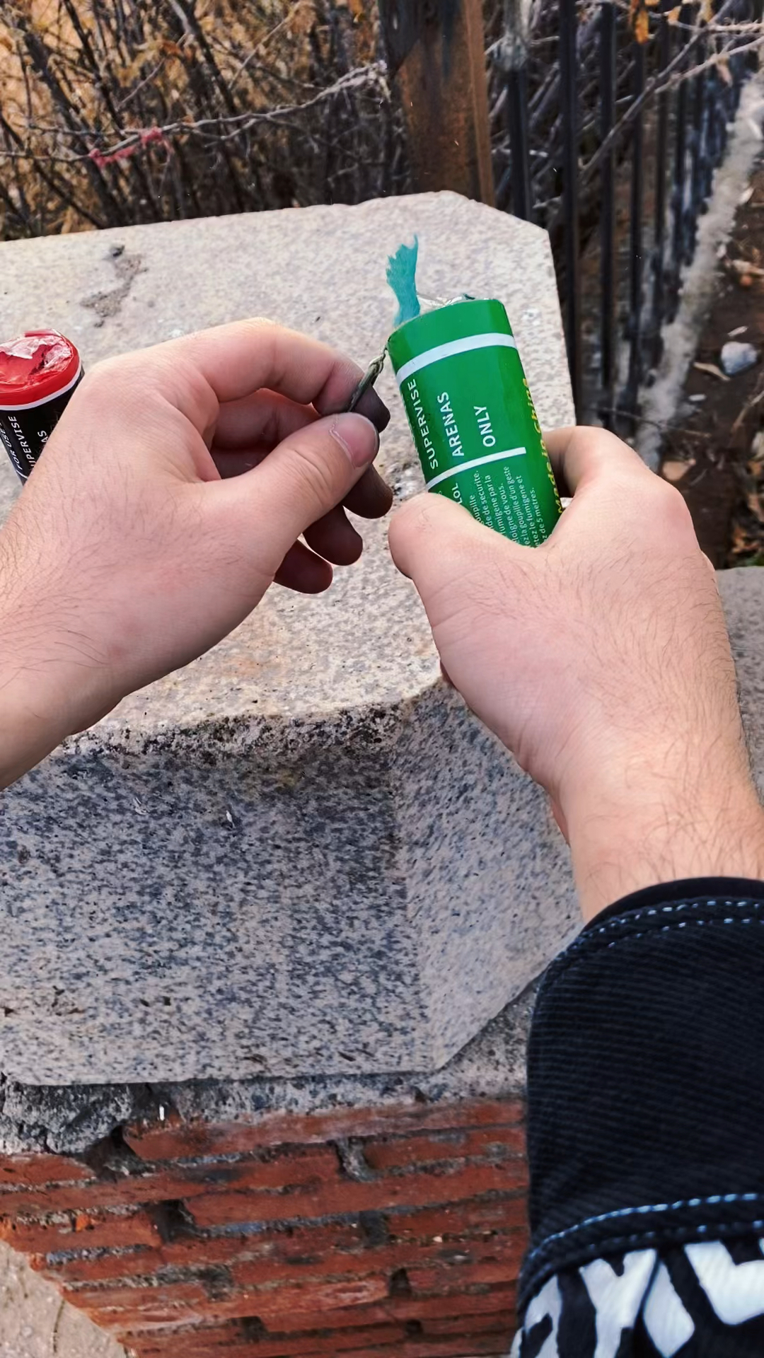 彩色烟雾棒手拉烟雾弹拍摄道具机车婚礼拍摄-度小视