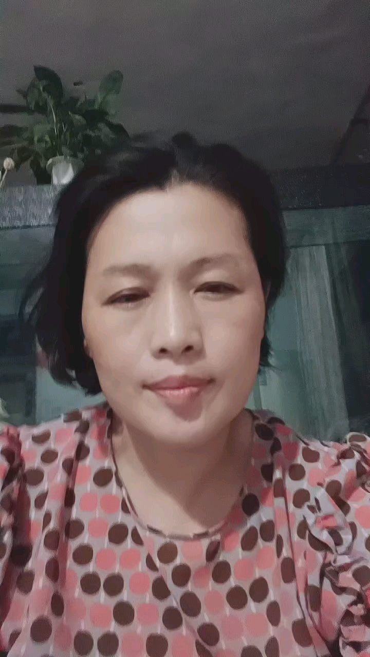 中年女人,爱自拍,有点臭美!