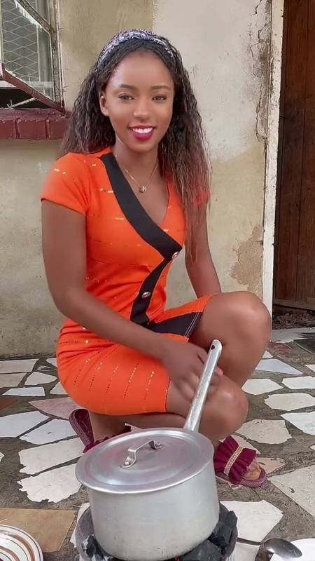 扫码下载全民小视频 心安之处是归途25天前 老五好多漂亮的衣服,身材