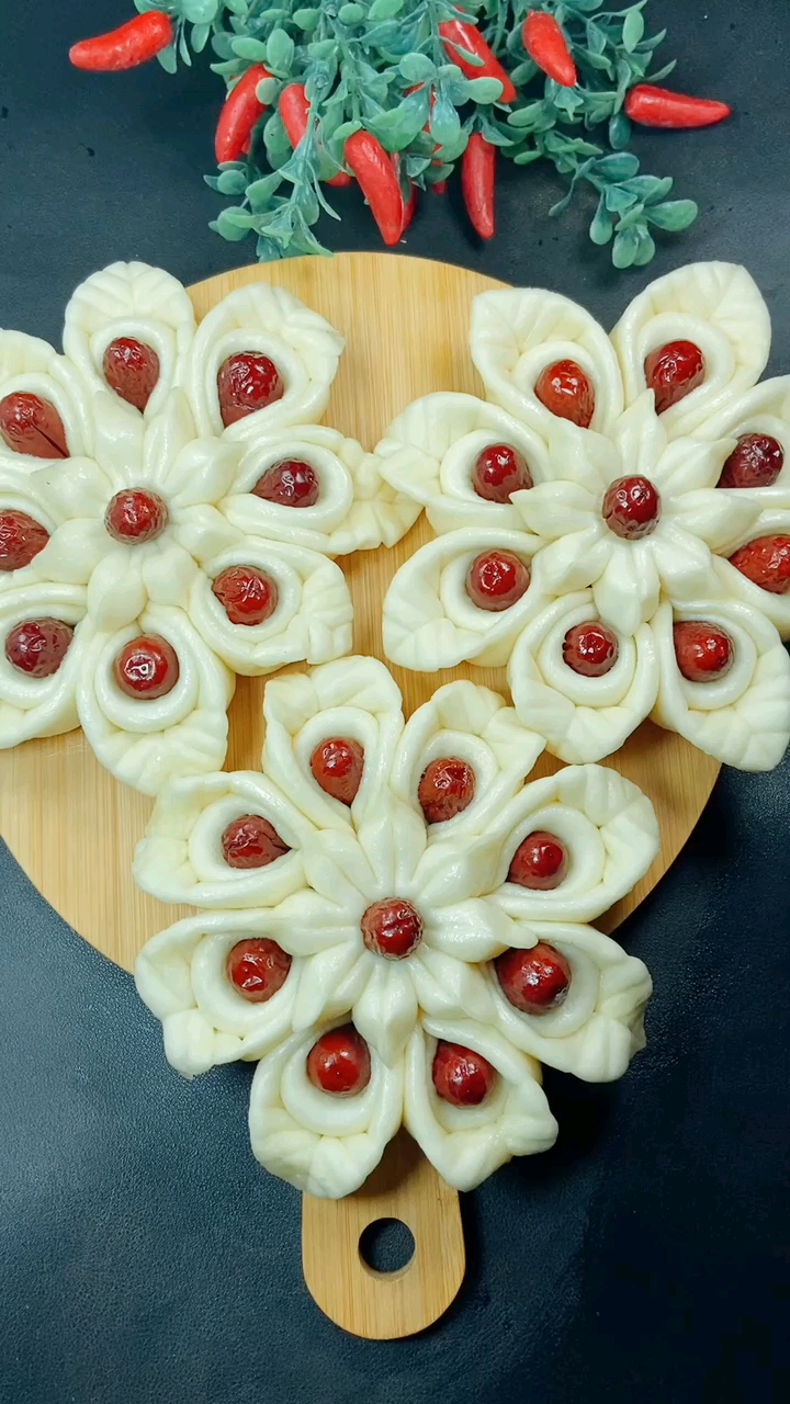 美食看中国过年蒸枣花馍寓意团团圆圆幸福美满