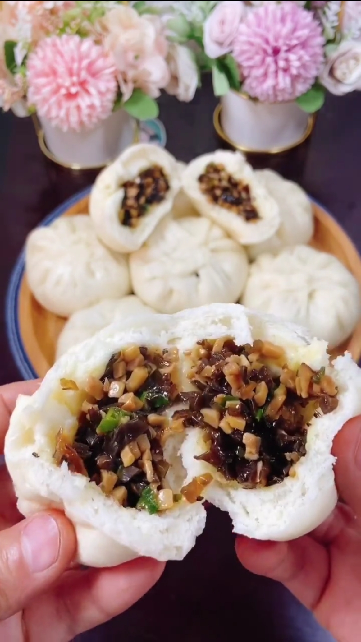 爱美食爱生活三鲜素包子香菇杏鲍菇木耳