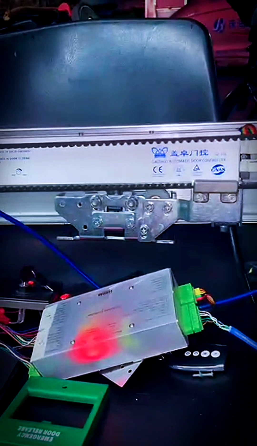 盖卓自动门#珠海自动门三联开关一个钥匙开关逃生系统厕所感应门珠 