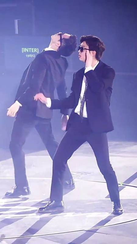 iu#iu李知恩好人是好人,烦人是烦人,李俊宇是真的好烦人哈哈哈构