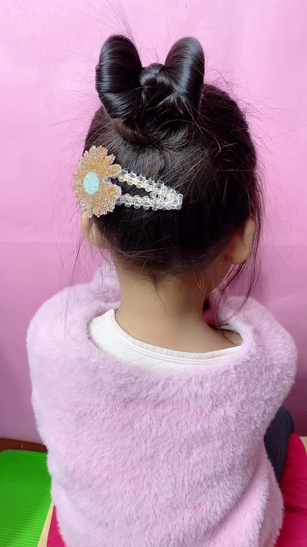 三八女神节儿童蝴蝶结丸子头教程