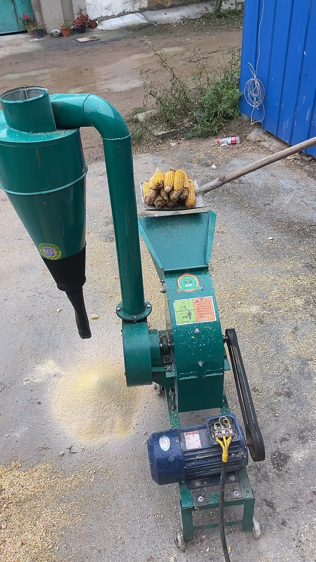 继续更新家用电350型万能粉碎机,时产1000斤左右,只要是干料都可以