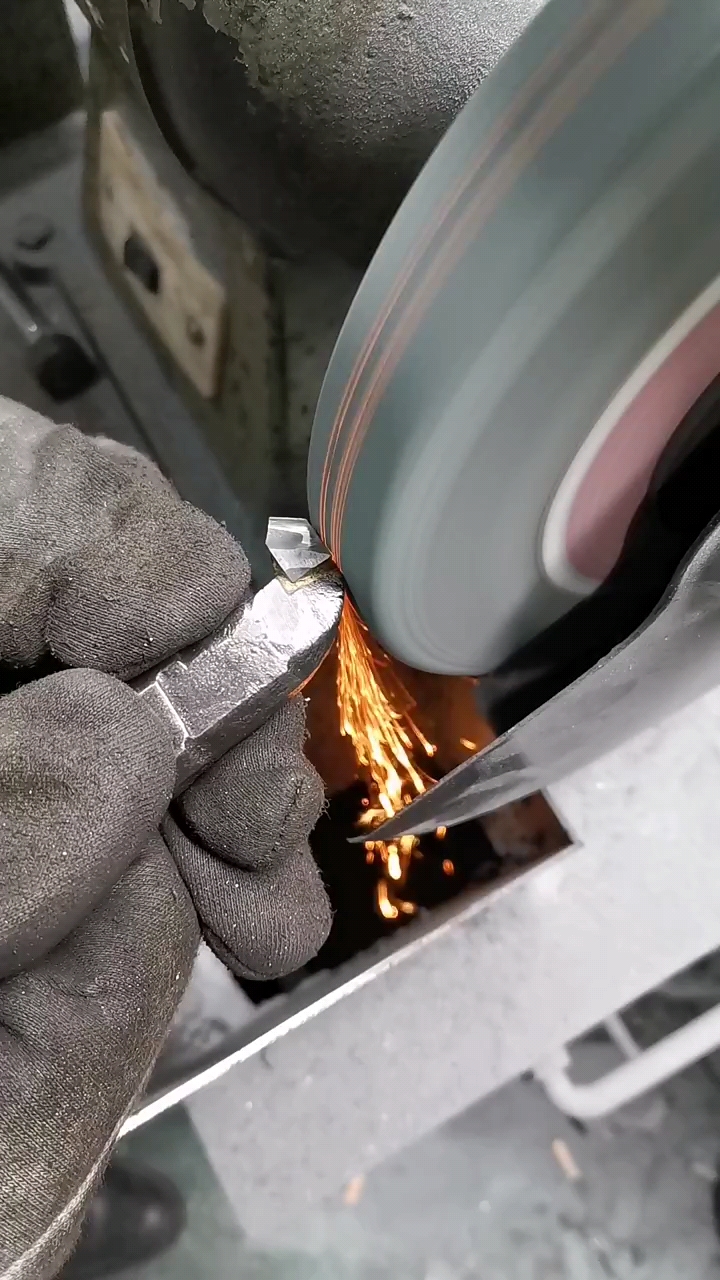 会车工的不一定会磨刀,会磨刀的一定是好车工91-度小视