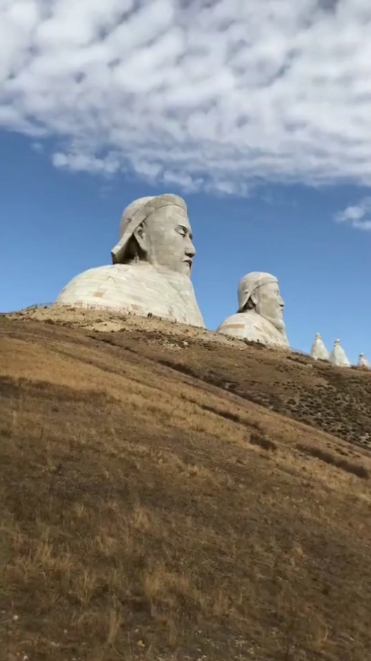 我的私藏景点#网红打卡景点:成吉思汗像!
