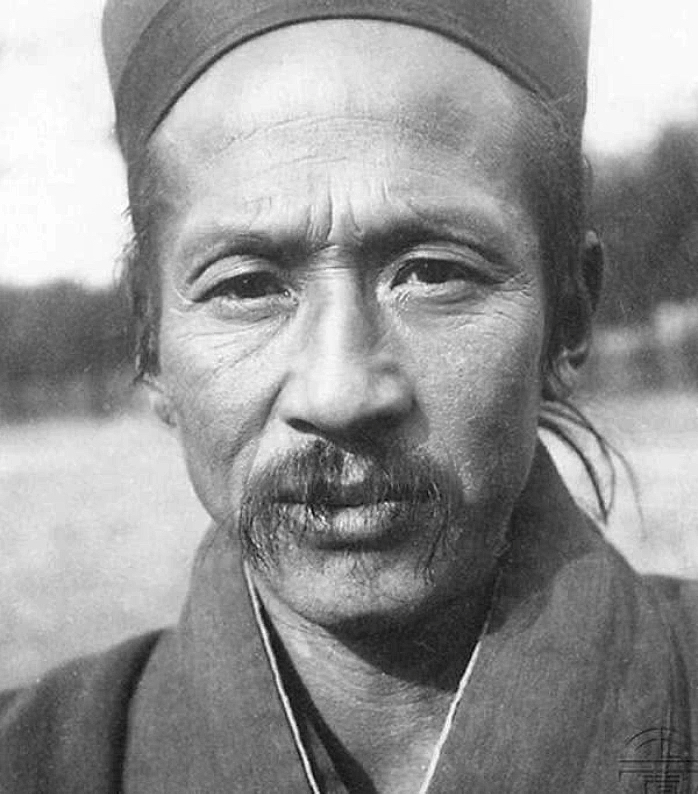 民国时期的道士.道士大都清瘦,但精气神很足,真正的仙风道骨.