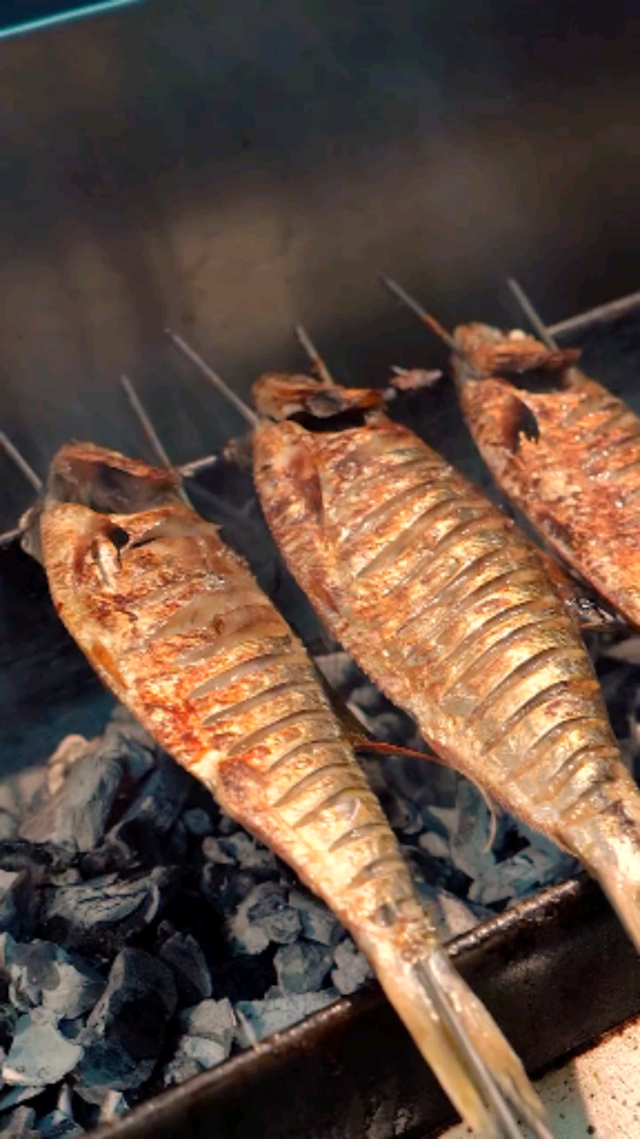 东北烧烤啥都能烤#池鱼95你吃过吗评论区告诉我-度小视