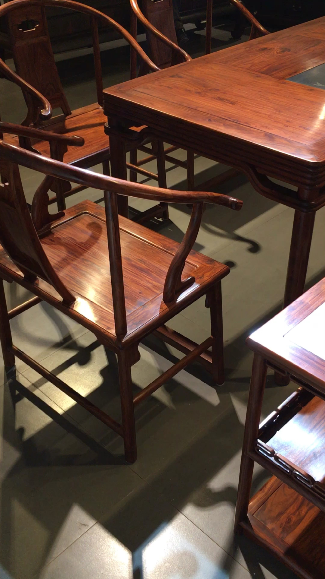 海南黄花梨的茶桌可见它的主人有多么喜欢喝茶