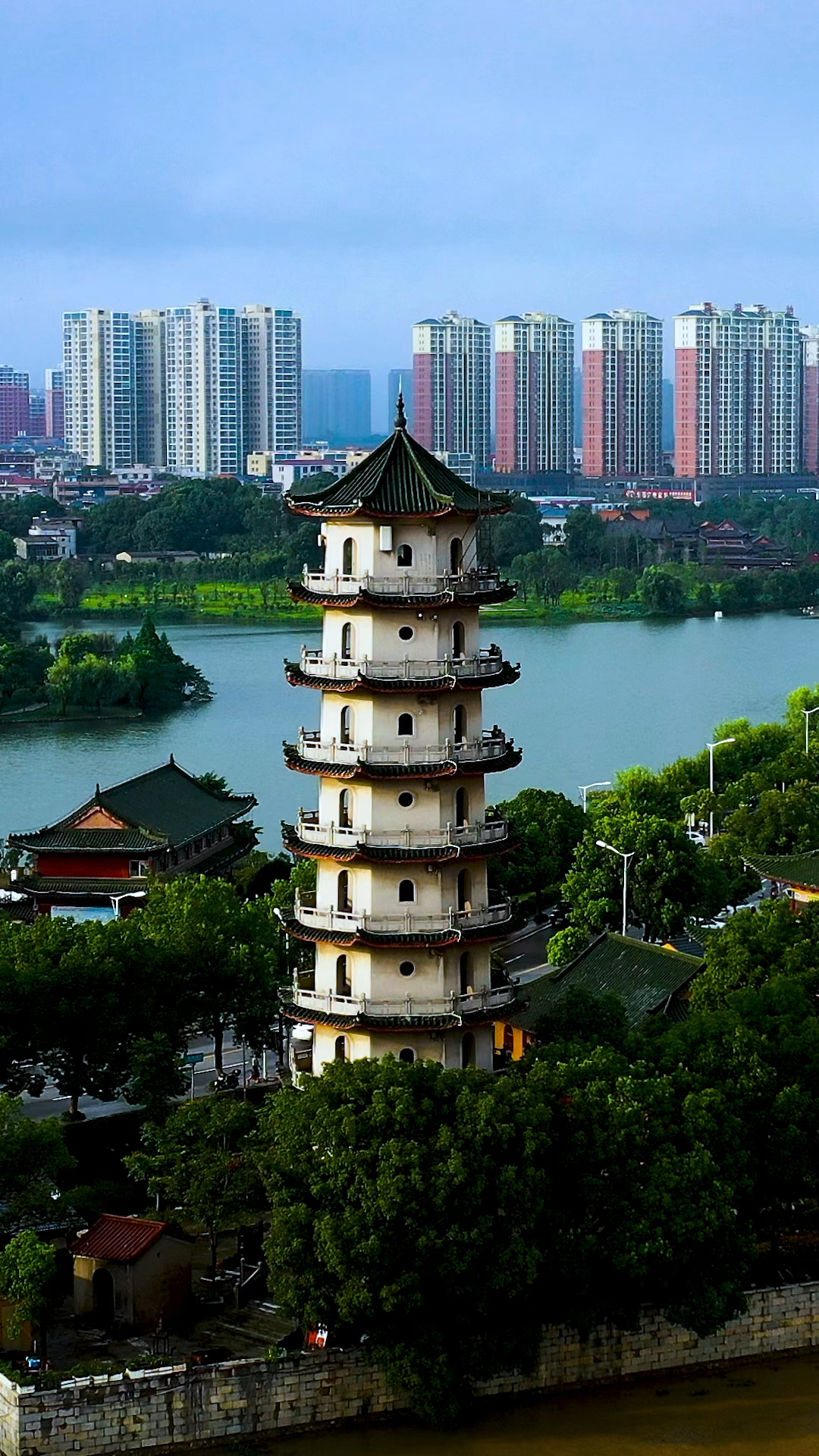 航拍大冶#大冶版"雷锋塔和西湖"也很漂亮